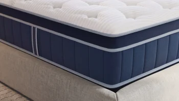 Bear Elite Hybrid mattress close-up