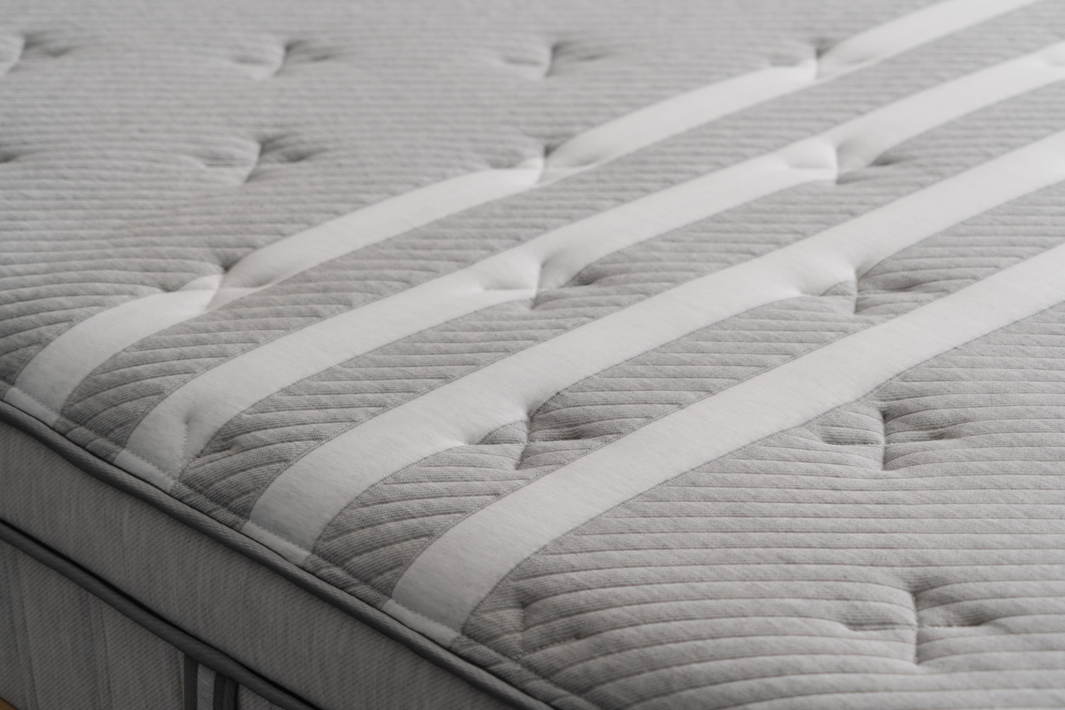 Leesa Plus Hybrid — quilted cover detail