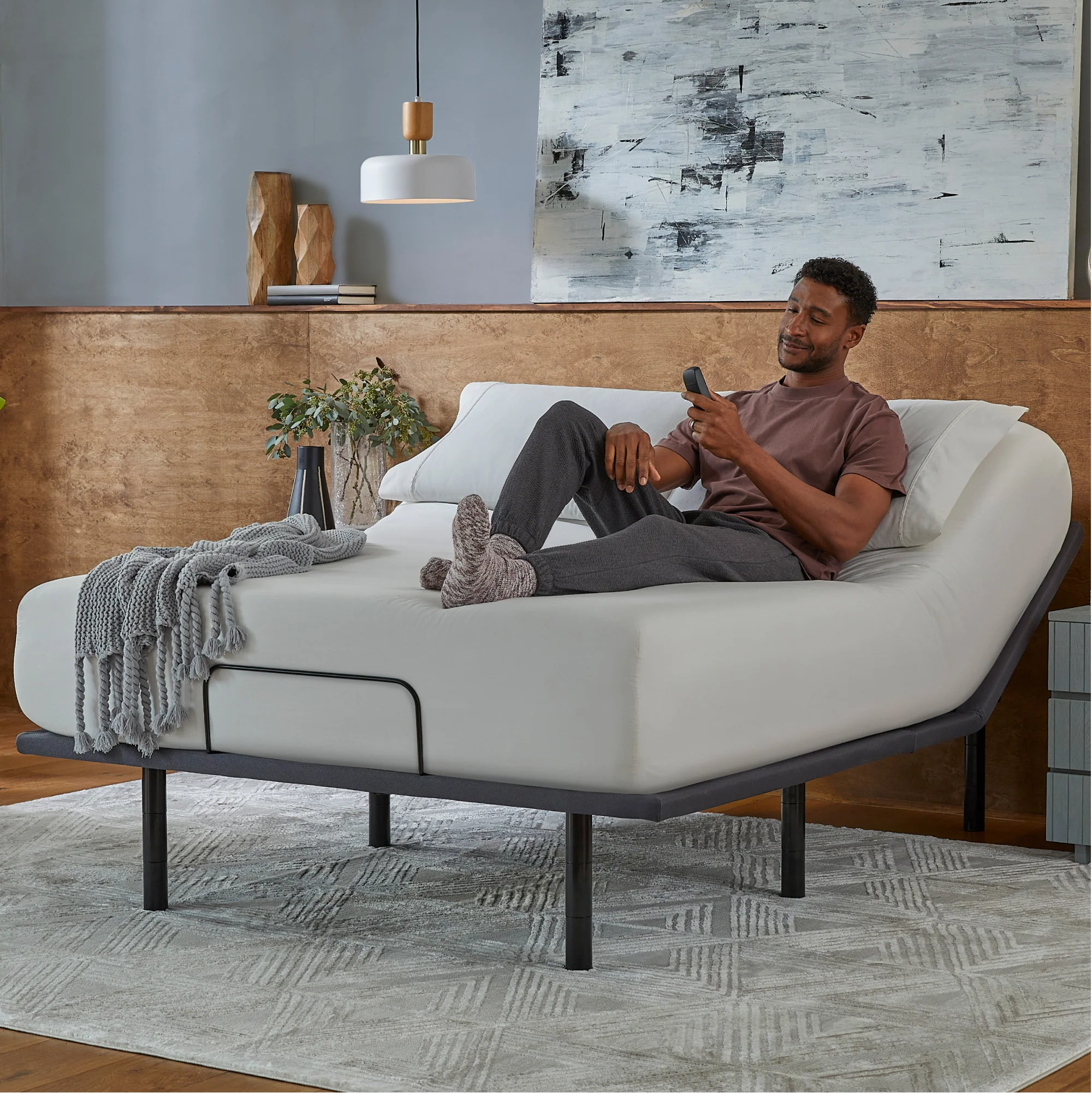 Serta Baselogic Silver adjustable base - Lifestyle